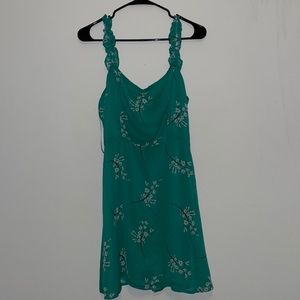 Cute and fun summer dress! Size Medium on tag but around a size 4.